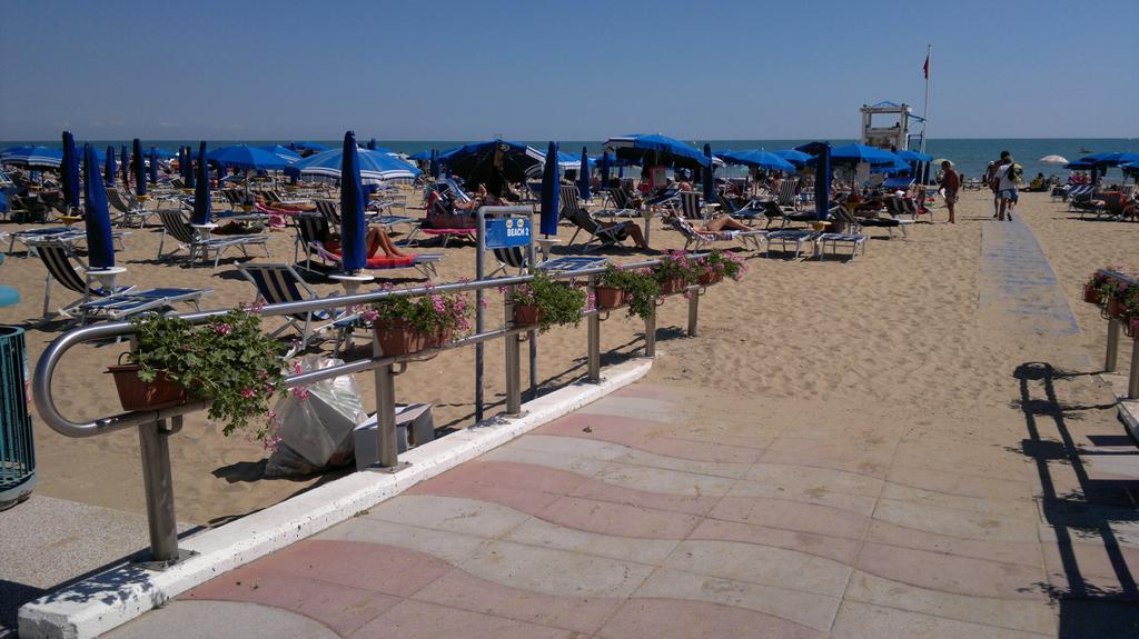 Hotel Beach2 Lido di Jesolo Exterior foto